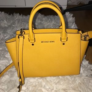 SALE Michael Kors Medium Satchel (Sunflower) 🌻